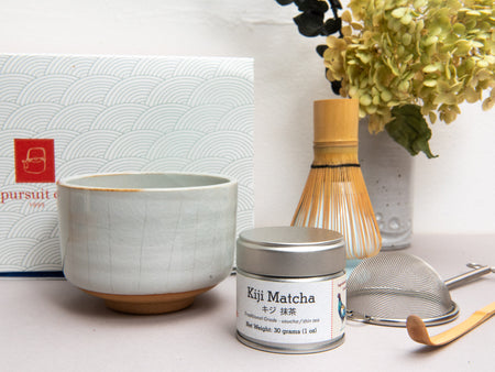 Matcha green tea gift set with chawan